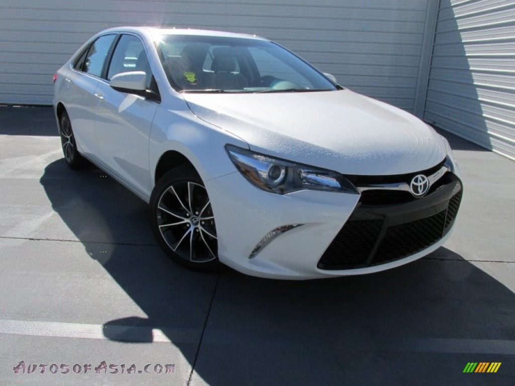 Blizzard White Pearl / Ash Toyota Camry XSE
