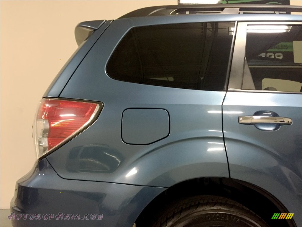 2009 Forester 2.5 XT Limited - Newport Blue Pearl / Platinum photo #37