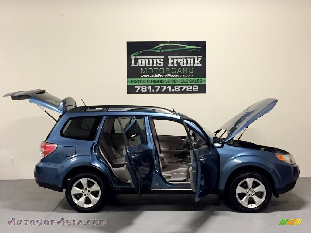 2009 Forester 2.5 XT Limited - Newport Blue Pearl / Platinum photo #39