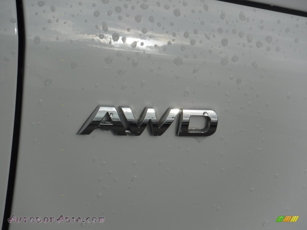 2011 Sportage LX AWD - Clear White / Black photo #4
