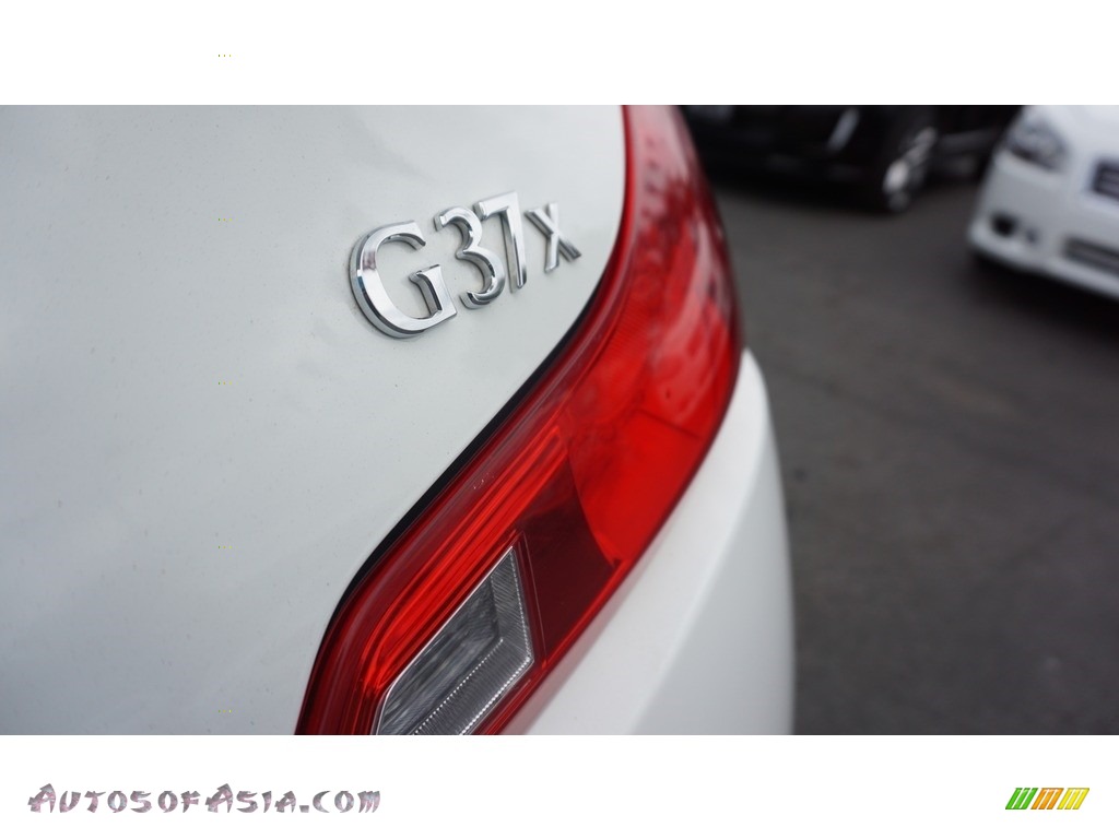 2013 G 37 x AWD Coupe - Moonlight White / Graphite photo #33
