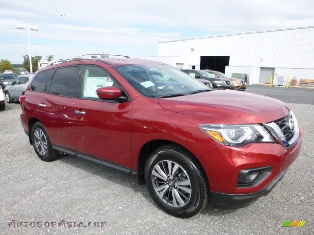 Cayenne Red / Charcoal Nissan Pathfinder S 4x4