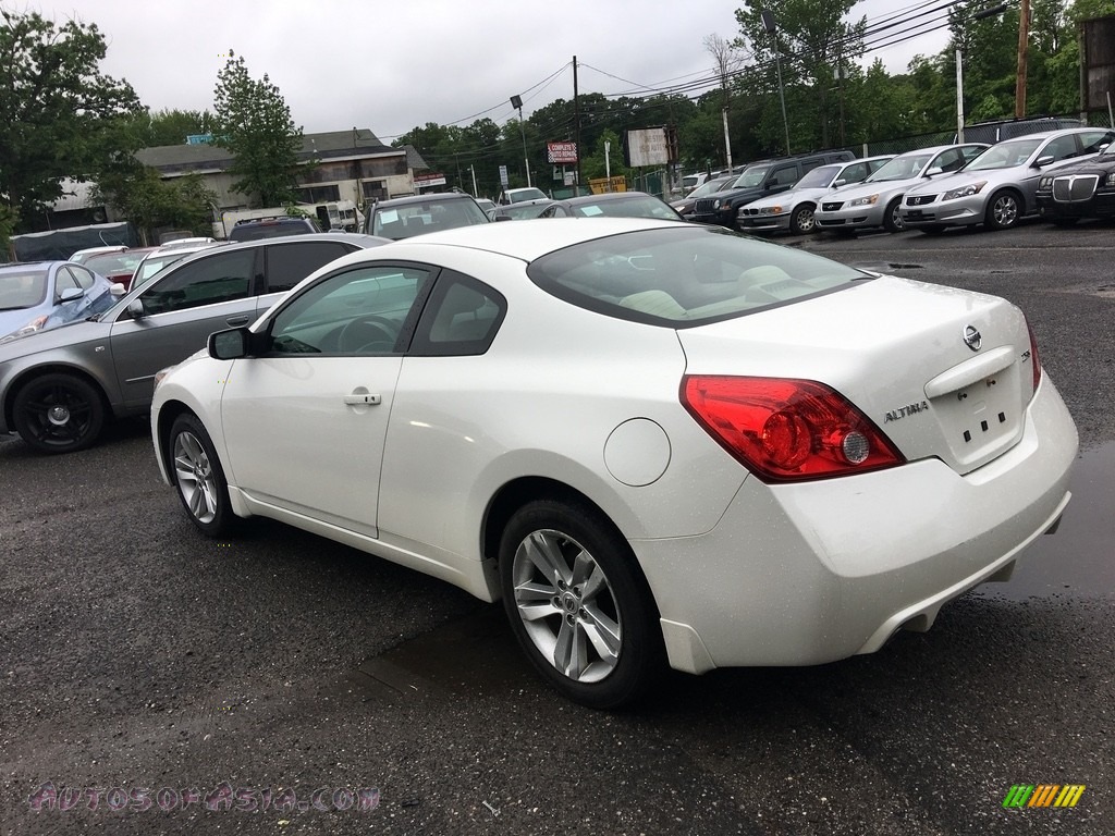 2012 Altima 2.5 S Coupe - Winter Frost White / Charcoal photo #6