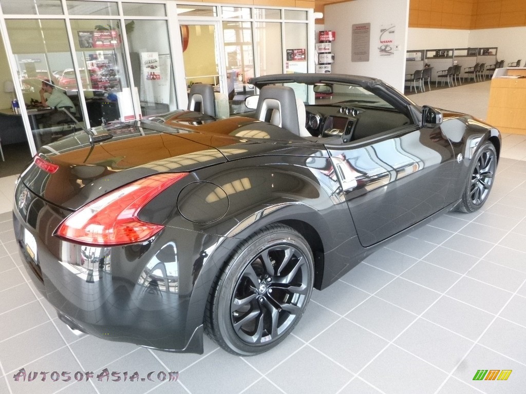 2016 370Z Touring Roadster - Magnetic Black / Gray photo #6