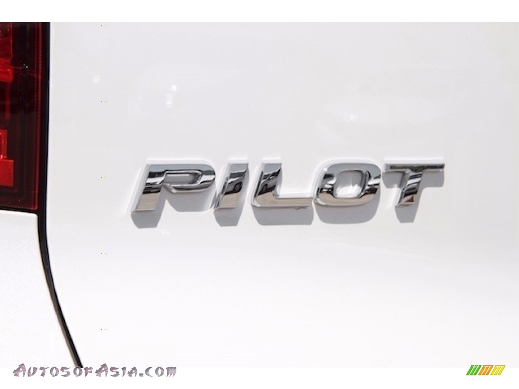 2017 Pilot Elite AWD - White Diamond Pearl / Beige photo #3