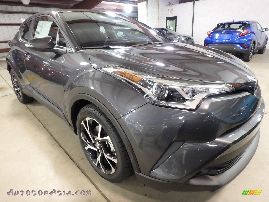 Magnetic Gray Metallic / Black Toyota C-HR XLE