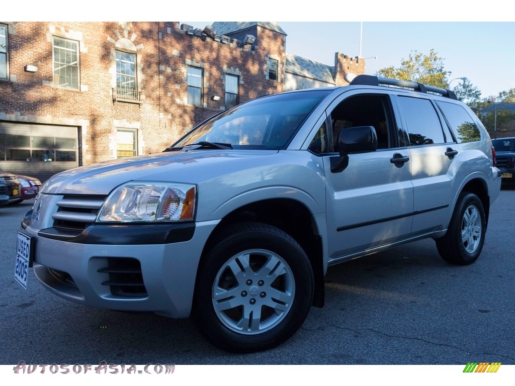 2005 Endeavor LS AWD - Liquid Silver Metallic / Charcoal photo #1