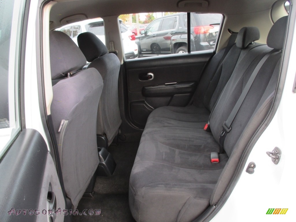 2008 Versa 1.8 S Hatchback - Fresh Powder White / Charcoal photo #20