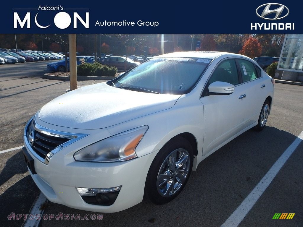 Pearl White / Beige Nissan Altima 2.5 SL