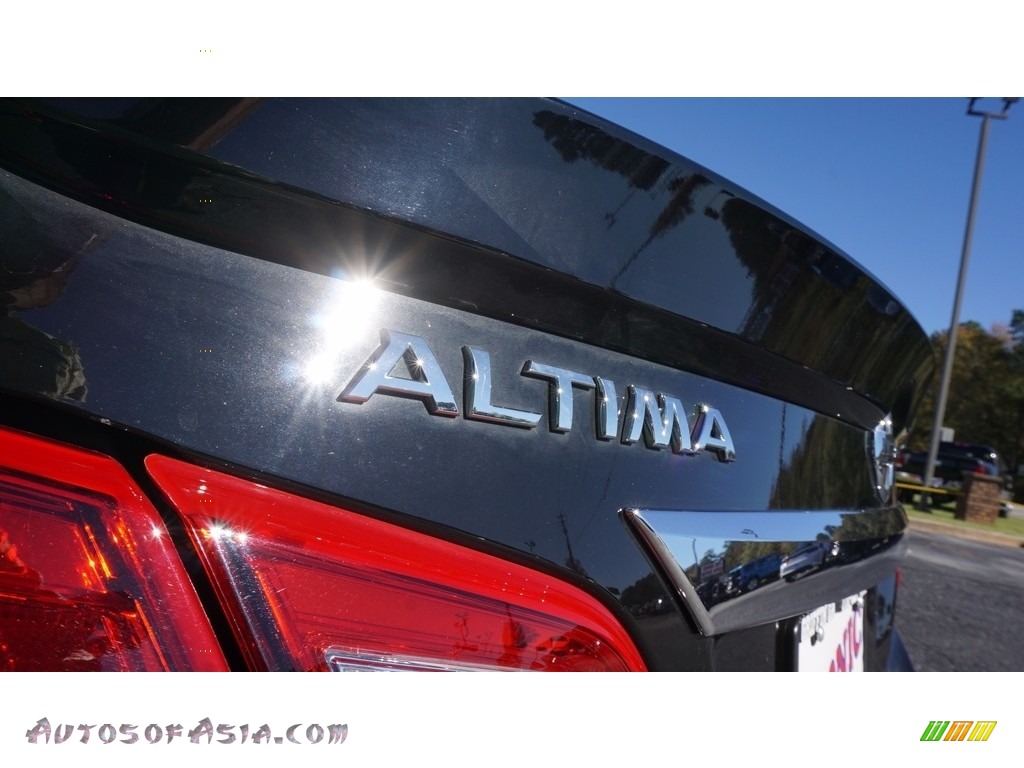2016 Altima 2.5 SR - Super Black / Charcoal photo #13