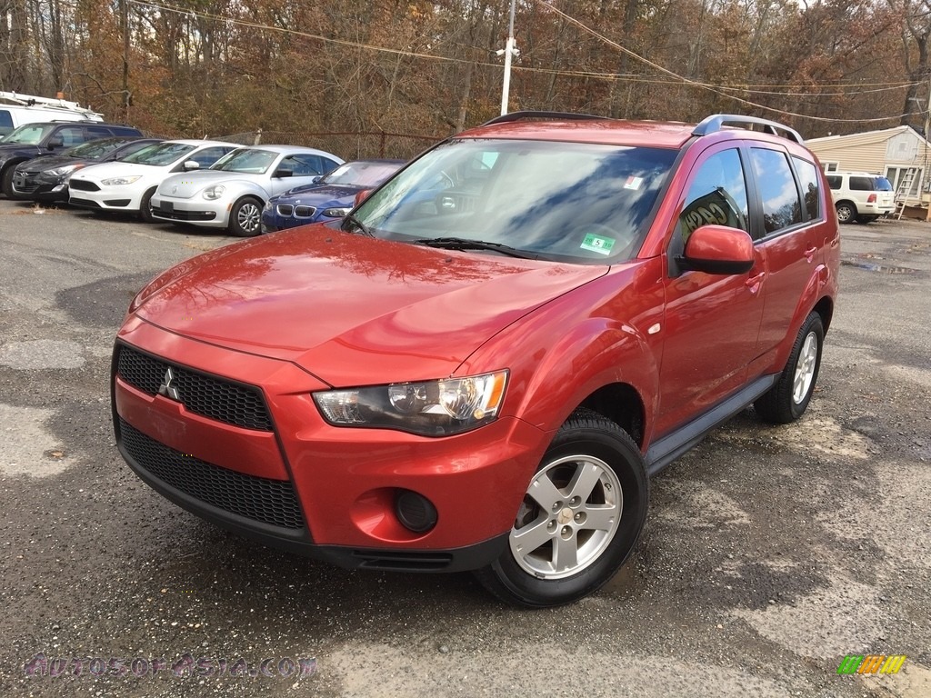 Rally Red Metallic / Black Mitsubishi Outlander ES