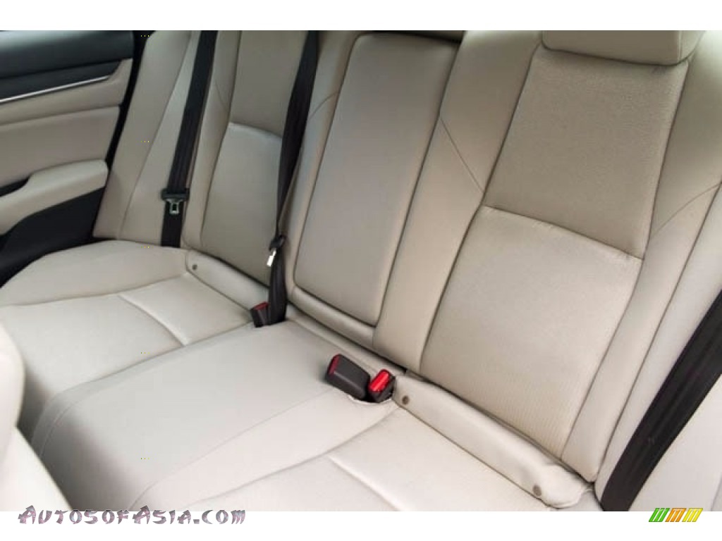 2018 Accord LX Sedan - Radiant Red Metallic / Ivory photo #12