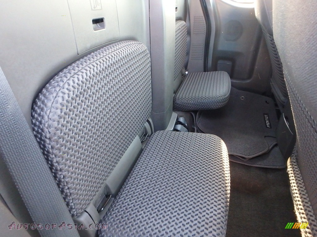 2015 Frontier SV King Cab 4x4 - Brilliant Silver / Graphite photo #18
