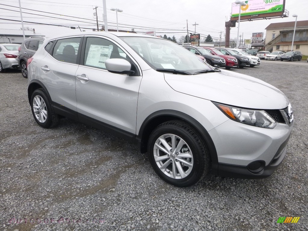 Brilliant Silver / Charcoal Nissan Rogue Sport S AWD