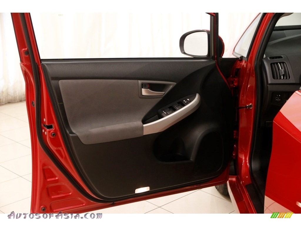 2015 Prius Three Hybrid - Barcelona Red Metallic / Dark Gray photo #4
