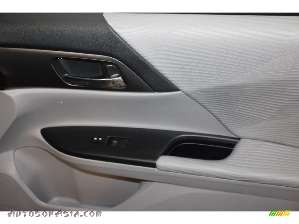 2015 Accord LX Sedan - Alabaster Silver Metallic / Gray photo #28