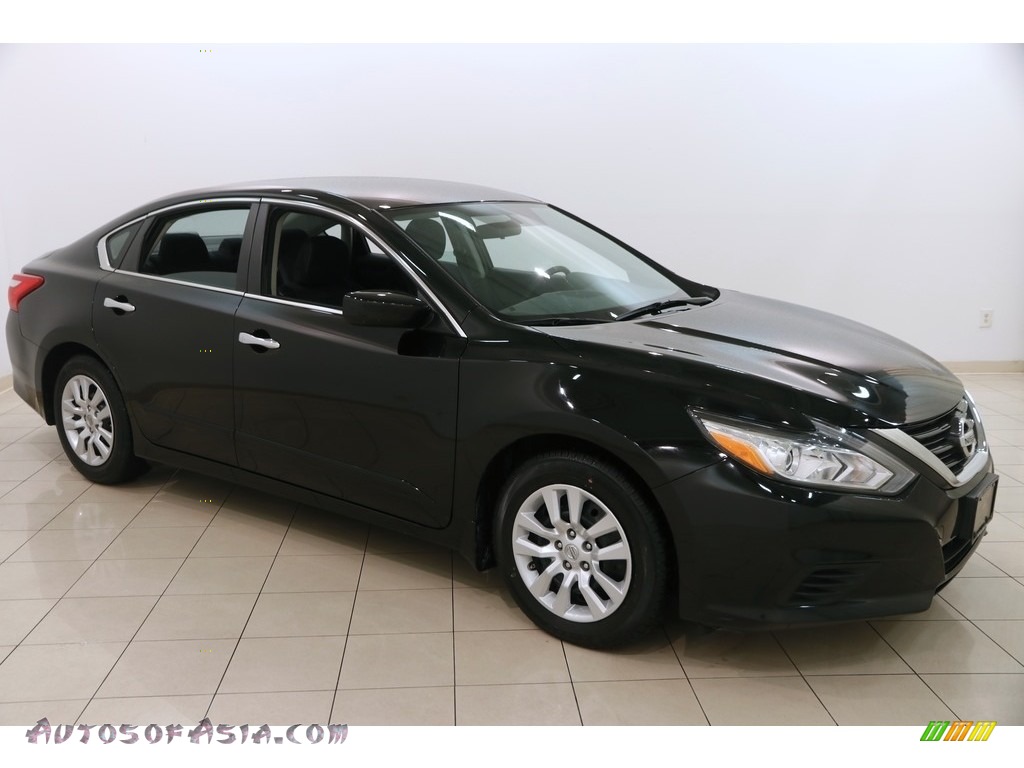 Super Black / Charcoal Nissan Altima 2.5 S