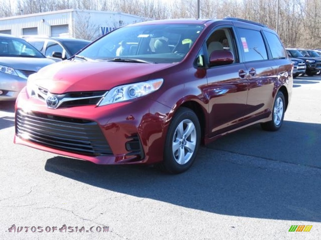 2018 Sienna LE - Salsa Red Pearl / Gray photo #3