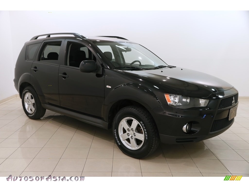 Labrador Black Pearl / Black Mitsubishi Outlander ES