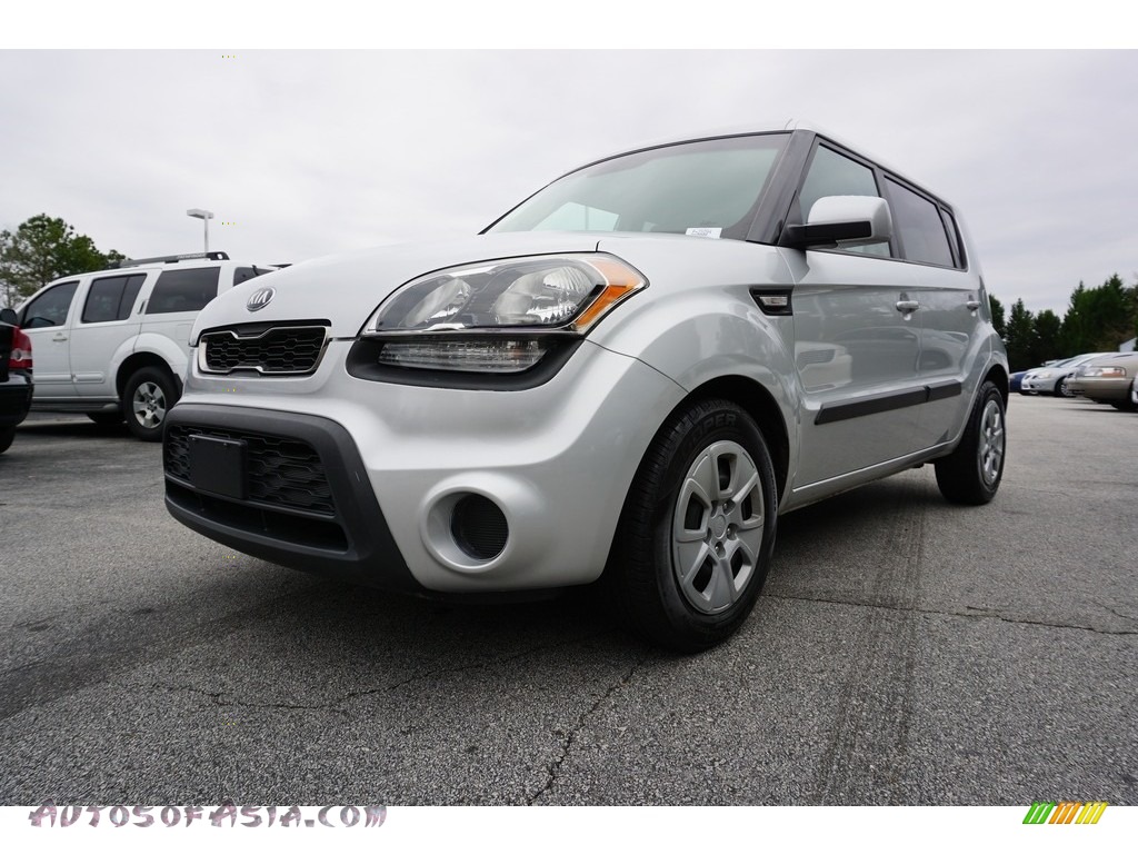 Bright Silver / Black Cloth Kia Soul 1.6