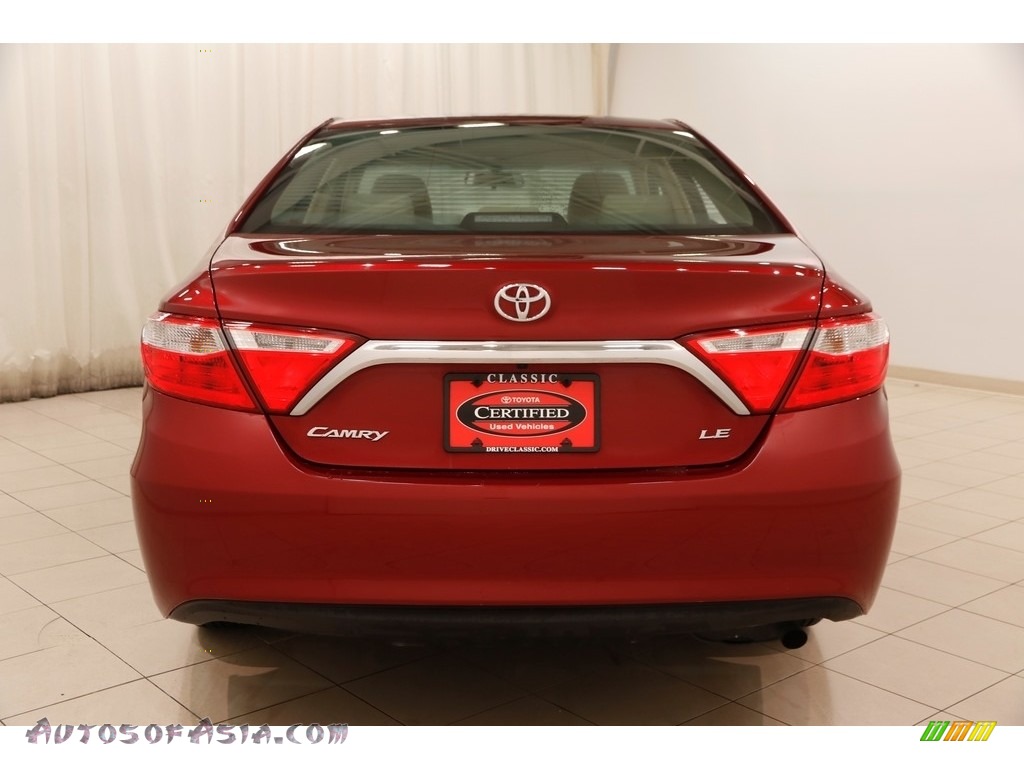 2015 Camry LE - Ruby Flare Pearl / Almond photo #16