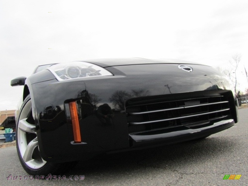 Magnetic Black Pearl / Carbon Black Nissan 350Z Enthusiast Coupe