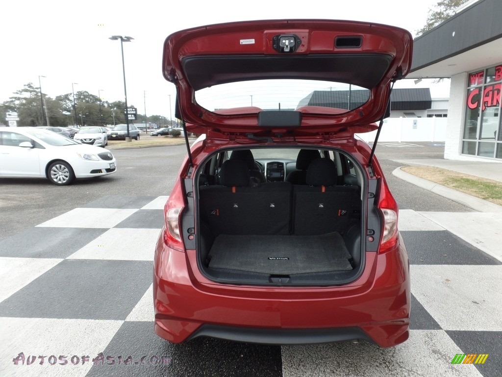 2017 Versa Note SR - Cayenne Red / Charcoal photo #5