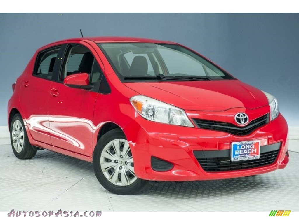2014 Yaris LE 5 Door - Absolutely Red / Ash photo #12