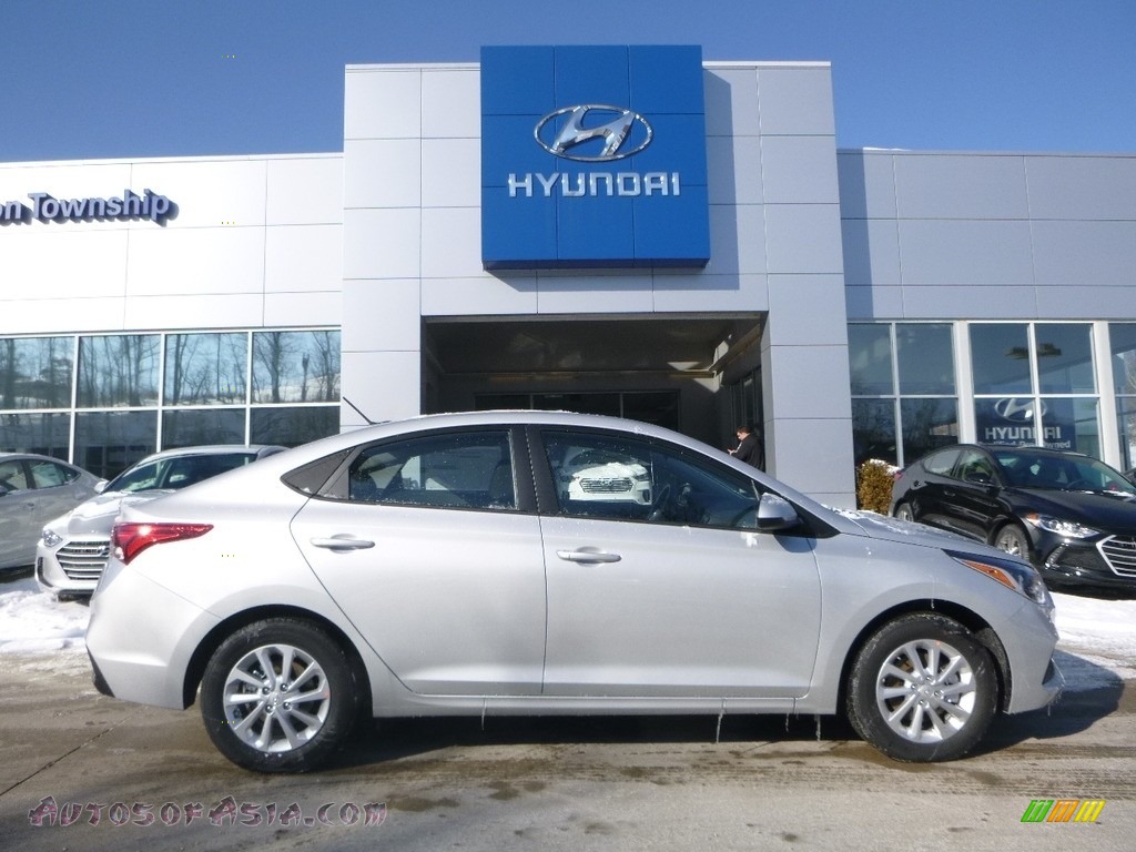 Olympus Silver / Black Hyundai Accent SEL