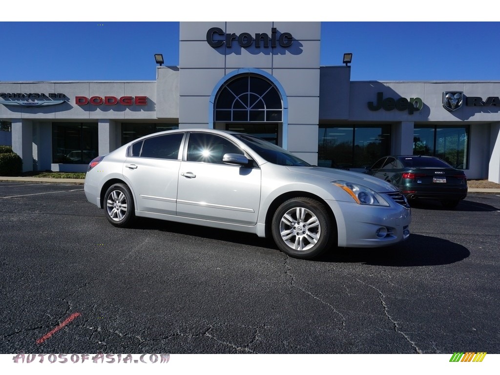 Radiant Silver / Charcoal Nissan Altima 2.5 SL