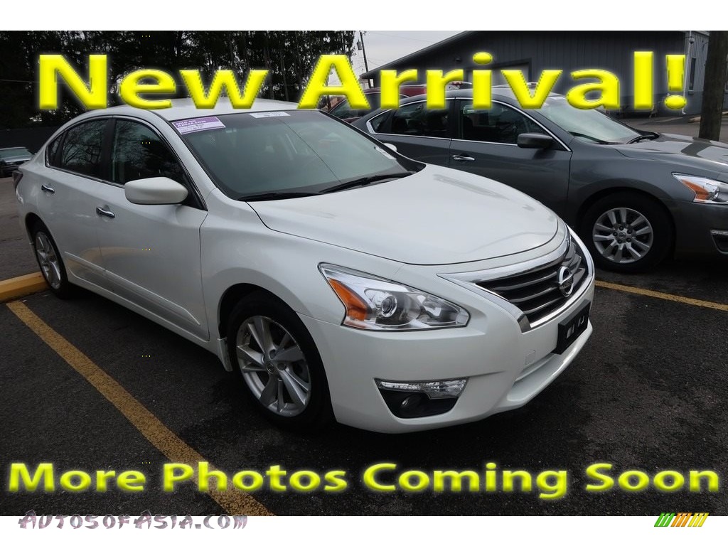 Pearl White / Charcoal Nissan Altima 2.5 SV