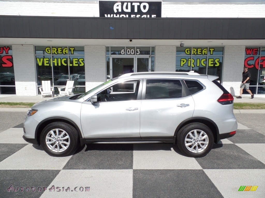 Brilliant Silver / Charcoal Nissan Rogue SV