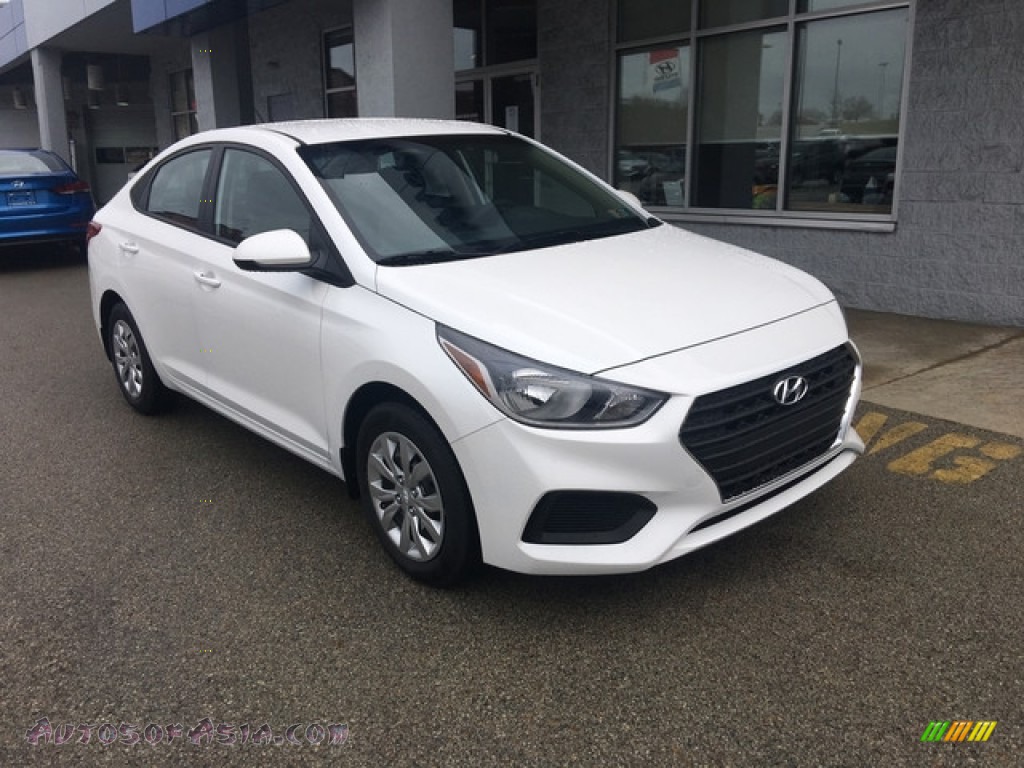 2018 Accent SE - Frost White Pearl / Beige photo #1