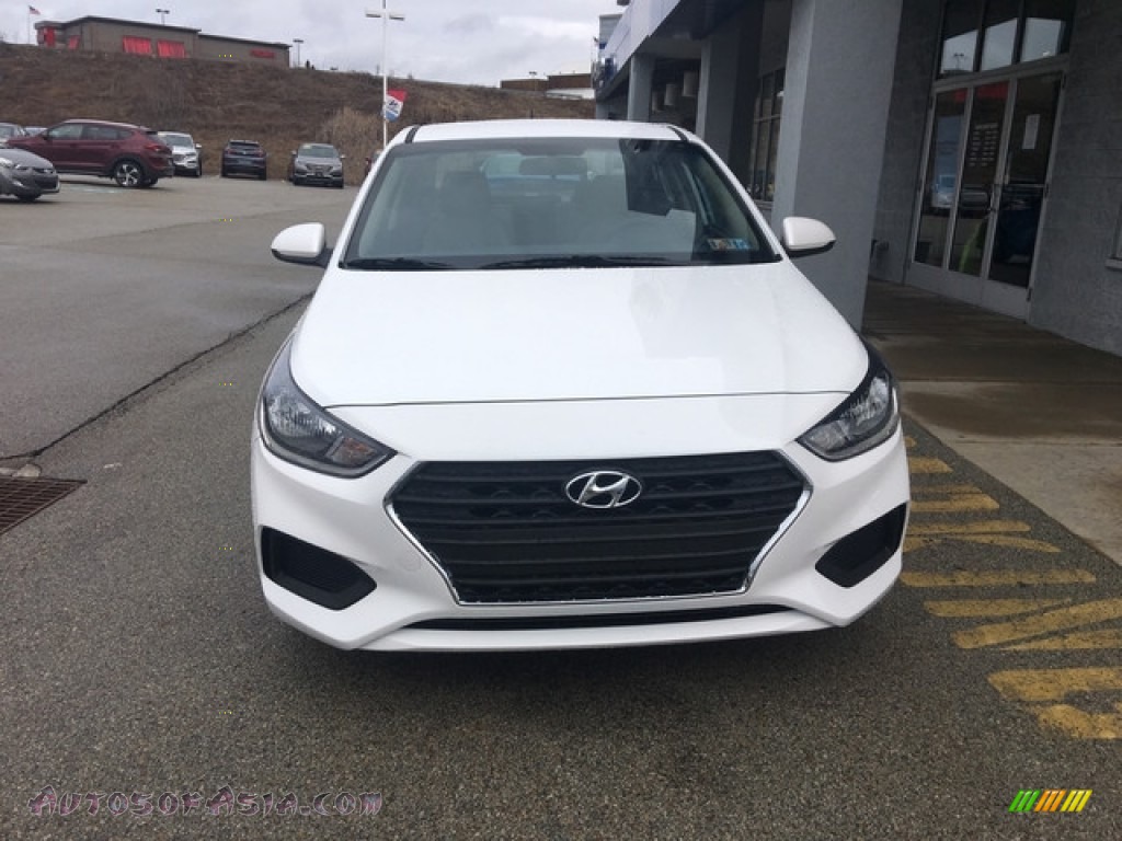 2018 Accent SE - Frost White Pearl / Beige photo #2