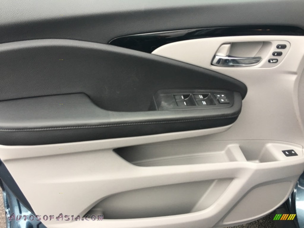 2018 Pilot Touring AWD - Steel Sapphire Metallic / Gray photo #11