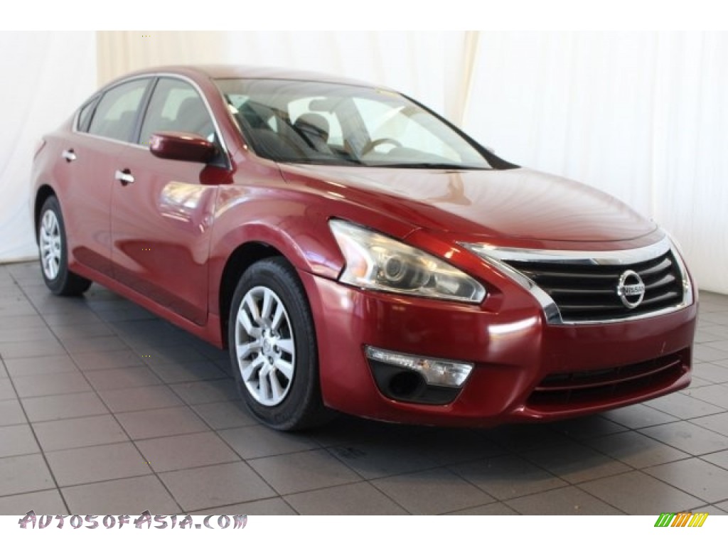 2013 Altima 2.5 S - Cayenne Red / Charcoal photo #2