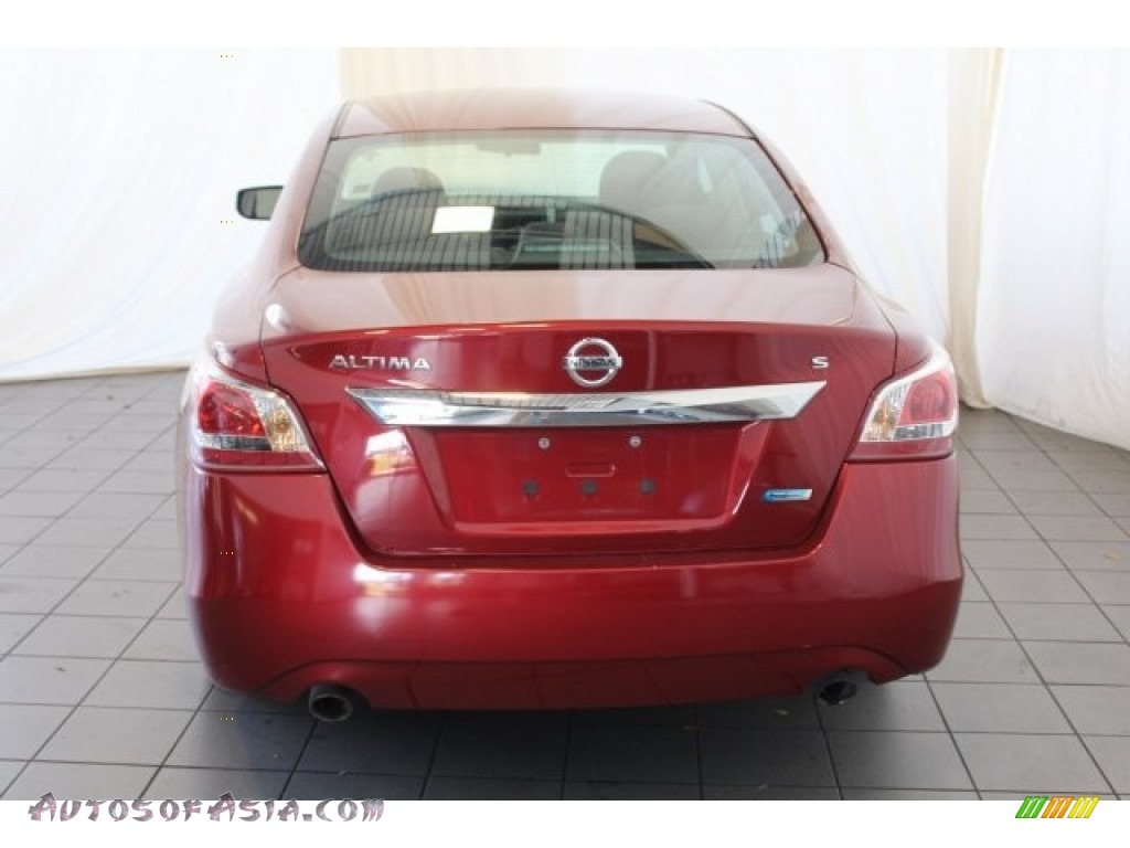 2013 Altima 2.5 S - Cayenne Red / Charcoal photo #8