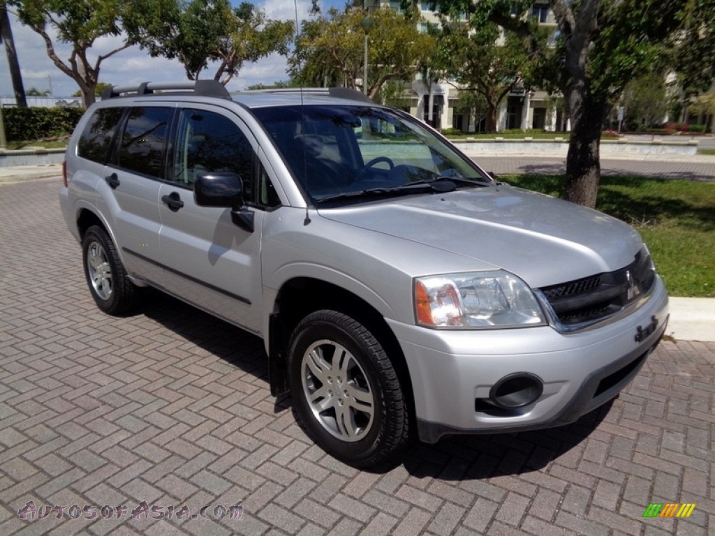 Liquid Silver Metallic / Charcoal Mitsubishi Endeavor LS