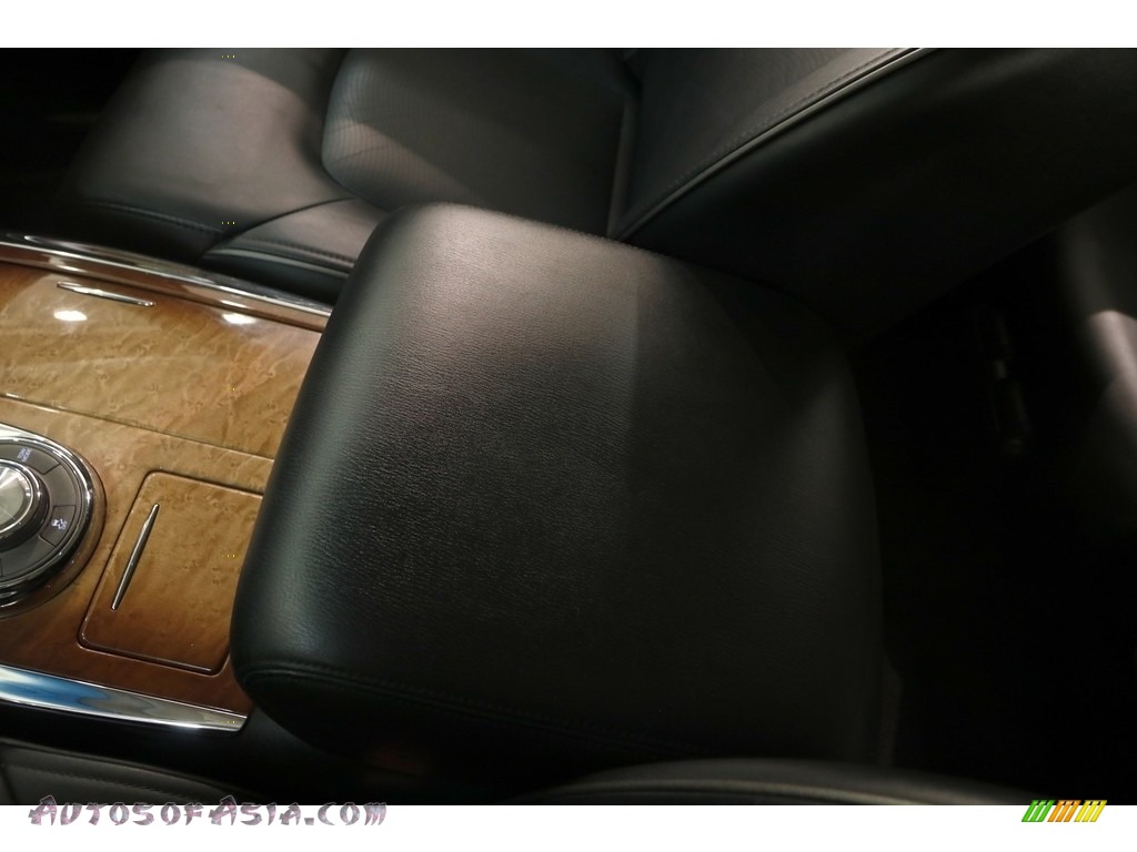 2011 QX 56 4WD - Liquid Platinum / Graphite photo #25