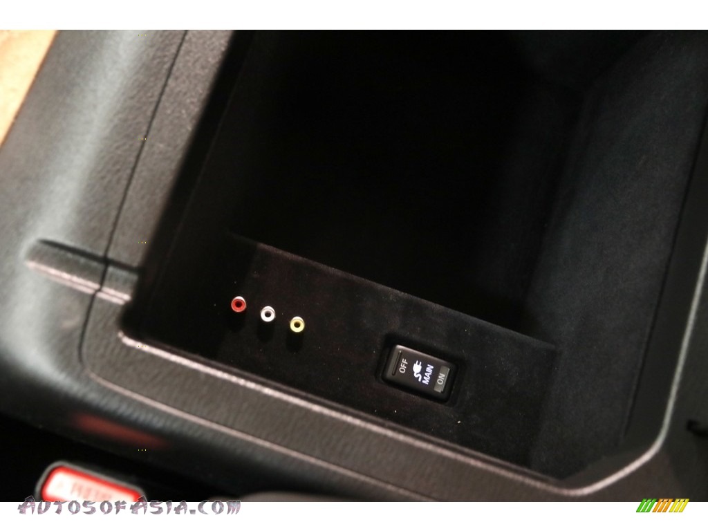2011 QX 56 4WD - Liquid Platinum / Graphite photo #26