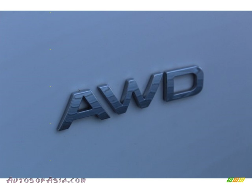 2017 Sportage LX AWD - Clear White / Black photo #34
