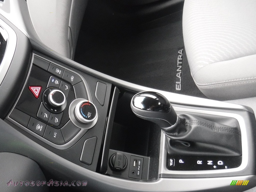 2015 Elantra SE Sedan - Titanium Gray Metallic / Gray photo #17