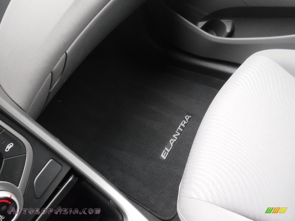 2015 Elantra SE Sedan - Titanium Gray Metallic / Gray photo #18