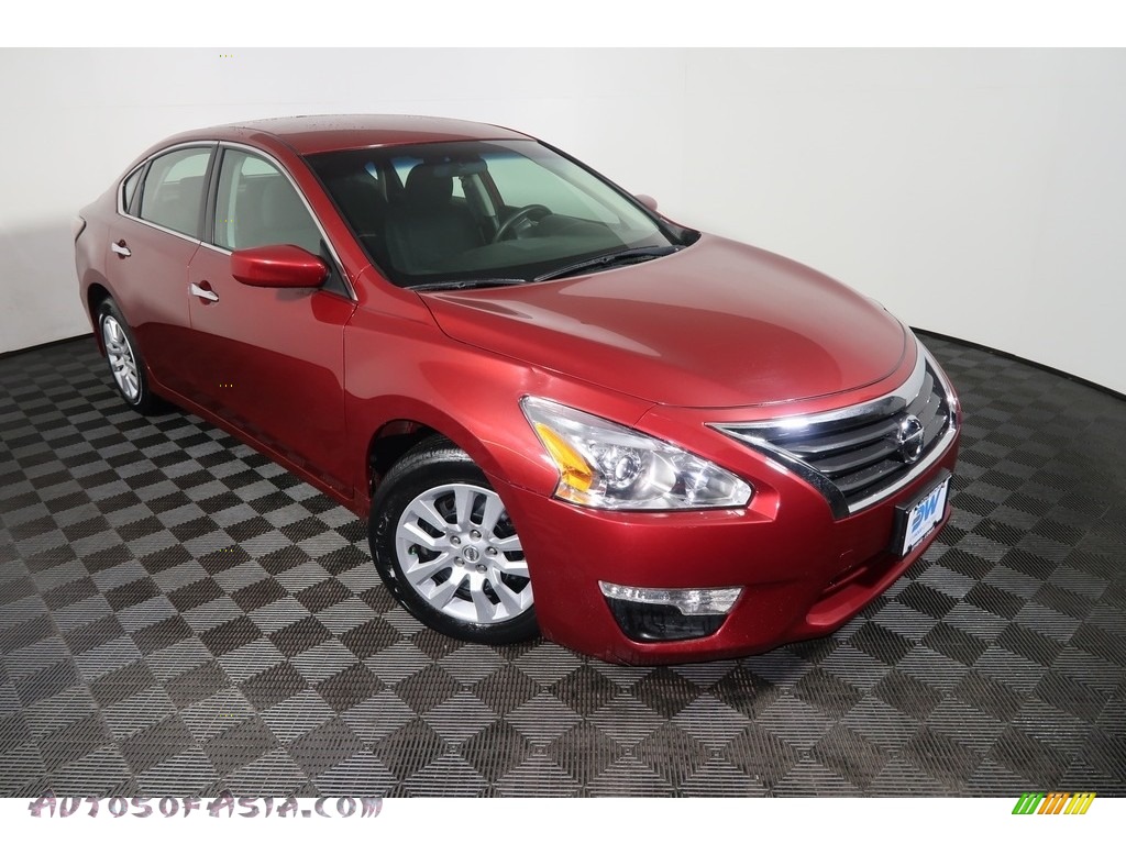 2014 Altima 2.5 S - Cayenne Red / Charcoal photo #4