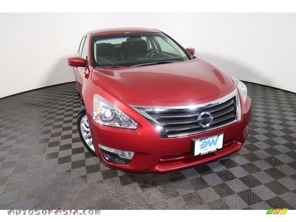 2014 Altima 2.5 S - Cayenne Red / Charcoal photo #5