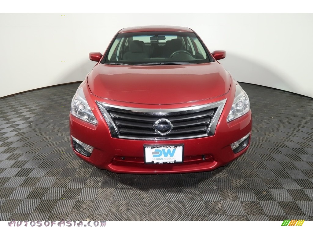 2014 Altima 2.5 S - Cayenne Red / Charcoal photo #6