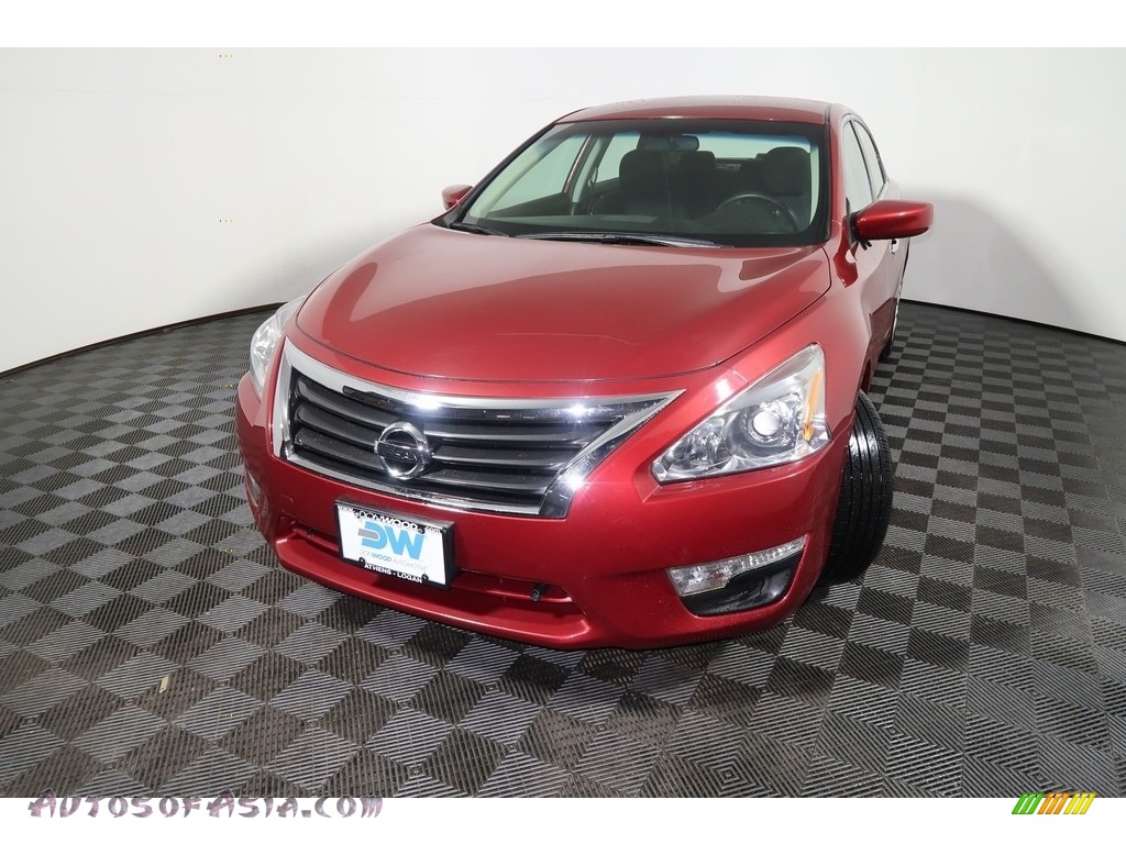 2014 Altima 2.5 S - Cayenne Red / Charcoal photo #7