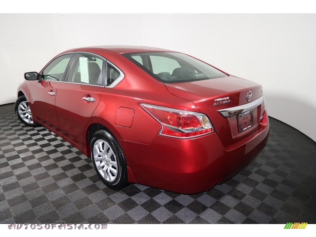 2014 Altima 2.5 S - Cayenne Red / Charcoal photo #9