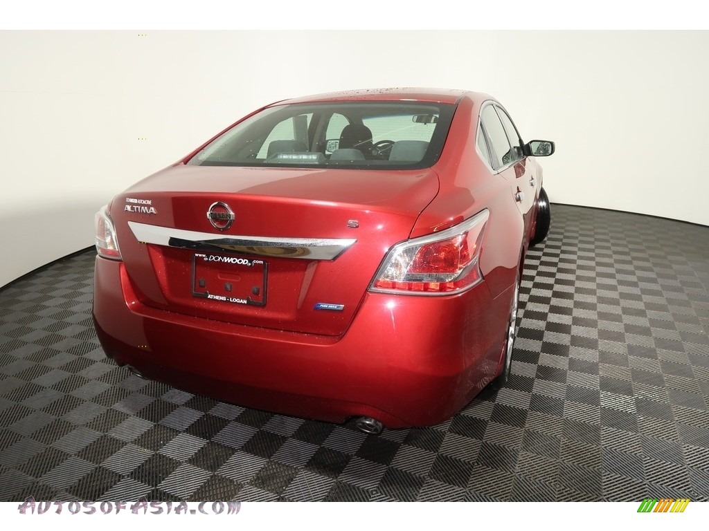 2014 Altima 2.5 S - Cayenne Red / Charcoal photo #13