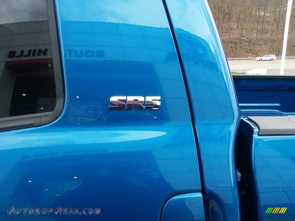 2018 Tundra SR5 Double Cab 4x4 - Blazing Blue Pearl / Graphite photo #5